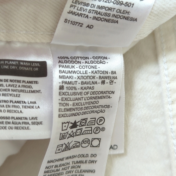 Levi's Classic High Waisted Distressed Cut Off Denim Jean Mom Shorts White 32 - Picture 5 of 12